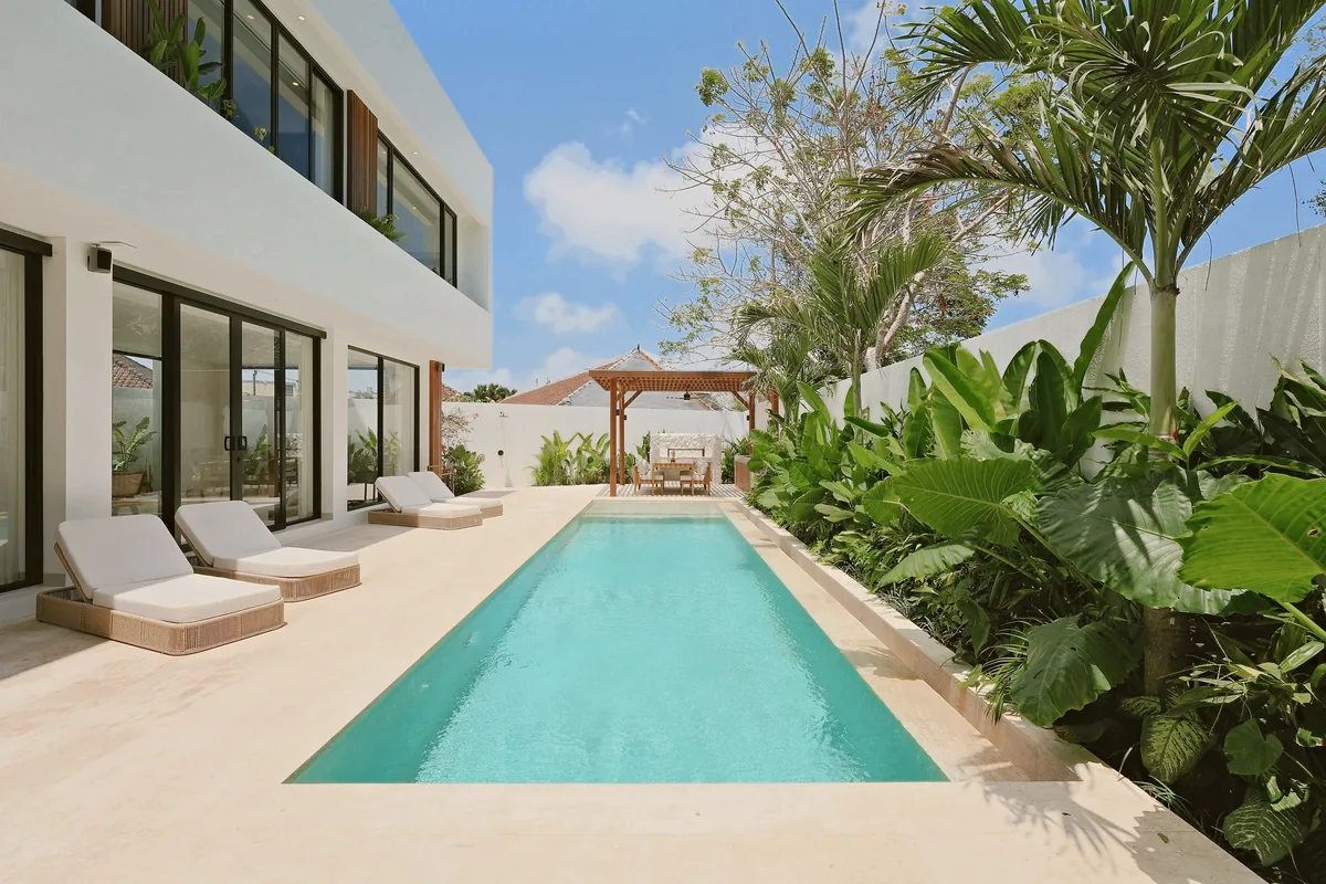 Pool & garden · Pool to pergola